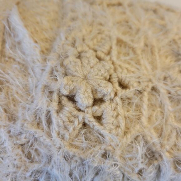 Ryu Winter White Super Soft Vest Fuzzy Crochet Hippie Vest Small/Medium - Picture 9 of 15